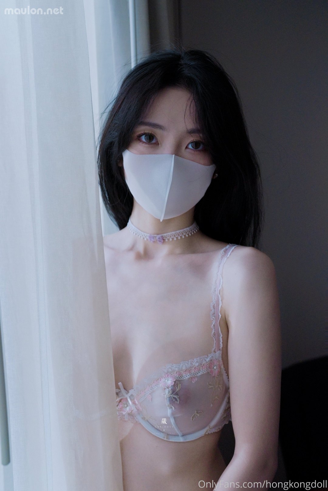MauLon.Net - Ảnh sex HongKongDoll - muốn một mình nhưng sợ lên cơn